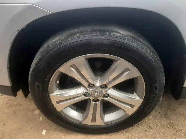 Toyota Highlander 2013 Silver SUV - 1