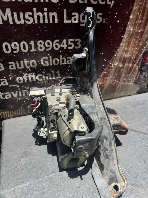 Toyota Prius 2005-2006 ABS Pump & Actuator - 1