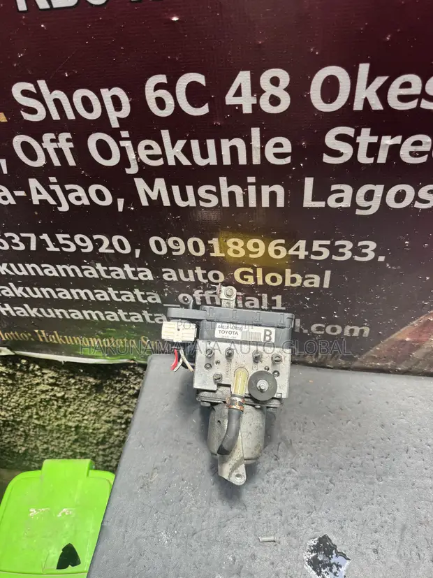 Toyota Prius 2005-2006 ABS Module - 1