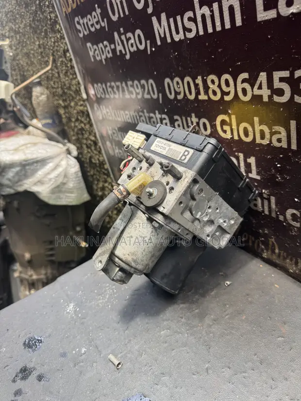 Toyota Prius 2005-2006 Hybrid ABS Module & Pump - 1