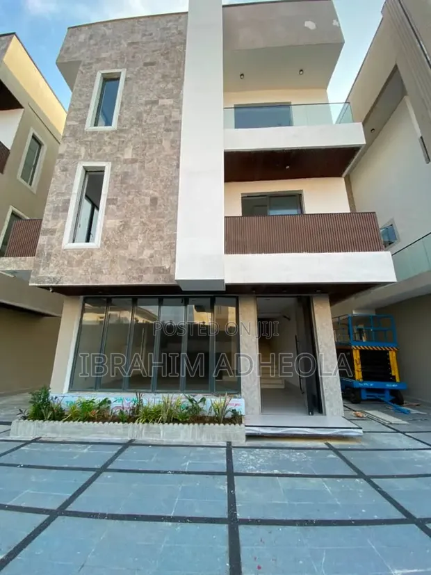 4 Bedroom Detached Duplex for Sale in Parkview Estate - 1