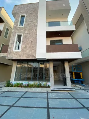 4 Bedroom Detached Duplex for Sale in Parkview Estate