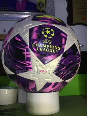 Kwalloƙin Ƙwallon Kafa na Champion - Girman 5, Sabo