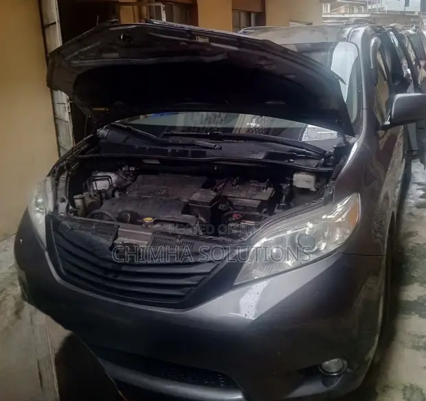 Toyota Sienna 2013 Grey - 1