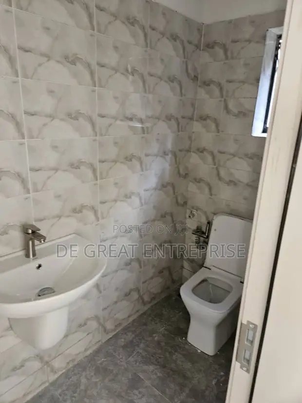 Shop/Office Space for Rent in Wuse 2 - 1