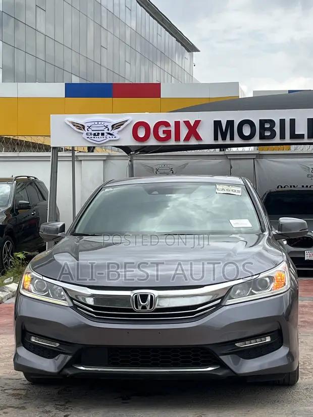Honda Accord 2016 Gray Sunroof Keyless - 1