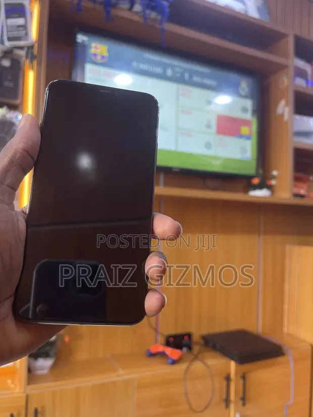 Apple iPhone 11 Pro Max 256GB Gold - 1