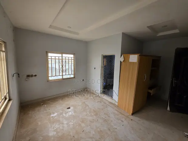 Siyan Gidan Bungalow Mai Dakuna 3 da Kayan Ciki a Bwari - 1