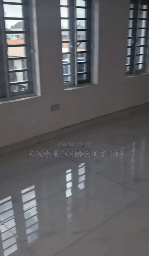 Sabon Ginin Ofis 100sqm Mai Buɗaɗɗen Tsari, Kusa da Toyin Street, Ikeja - 1