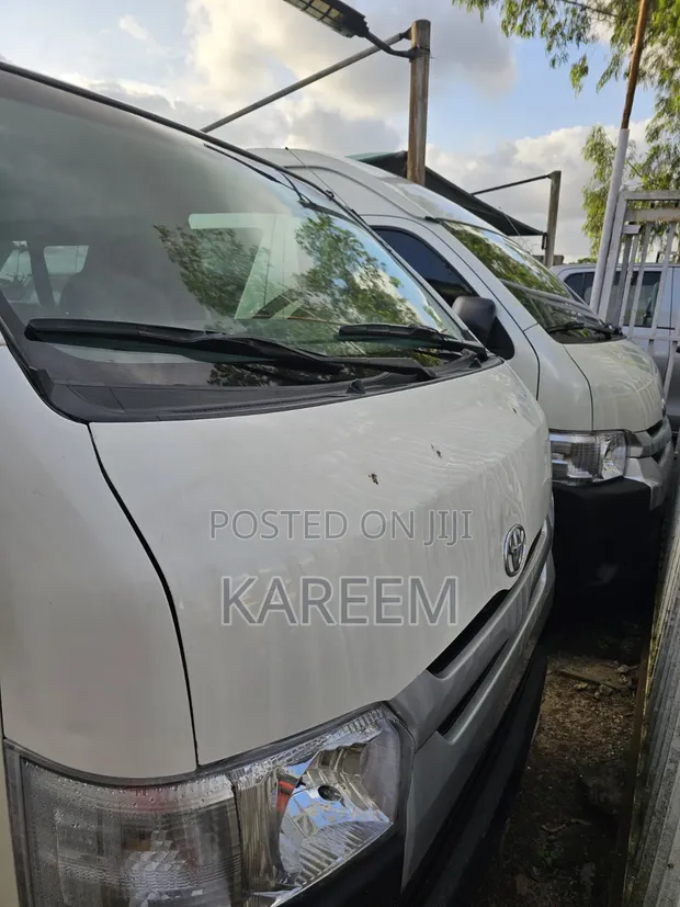 Toyota HiAce 2015 Fari - 1