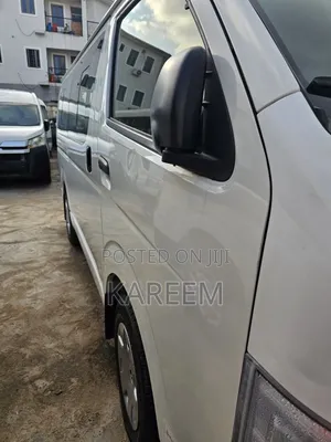 Toyota HiAce 2015 Fari