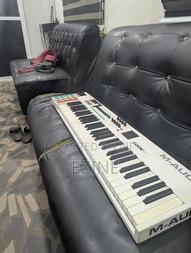 M-Audio Code 61 MIDI Keyboard Controller - 1