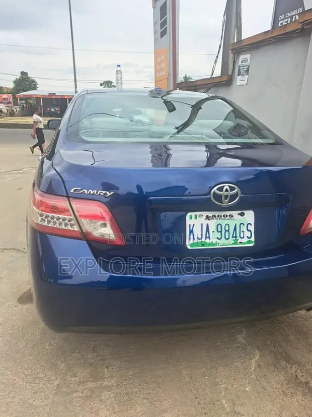 Toyota Camry 2010 Blue - 1