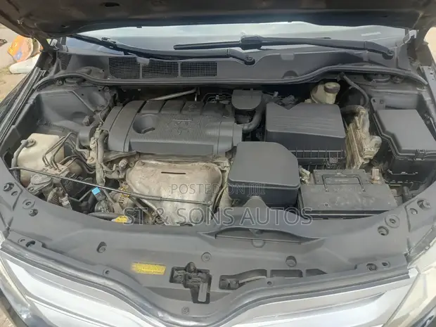 Toyota Venza 2010 Gray - 1