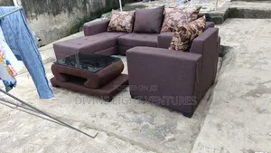 Sofa Mai Launi Brown Da Kujerar Tsakiya Sabo