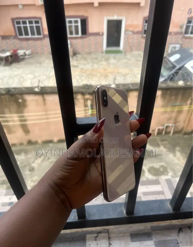 Apple iPhone XS 64GB Zinariya - 1