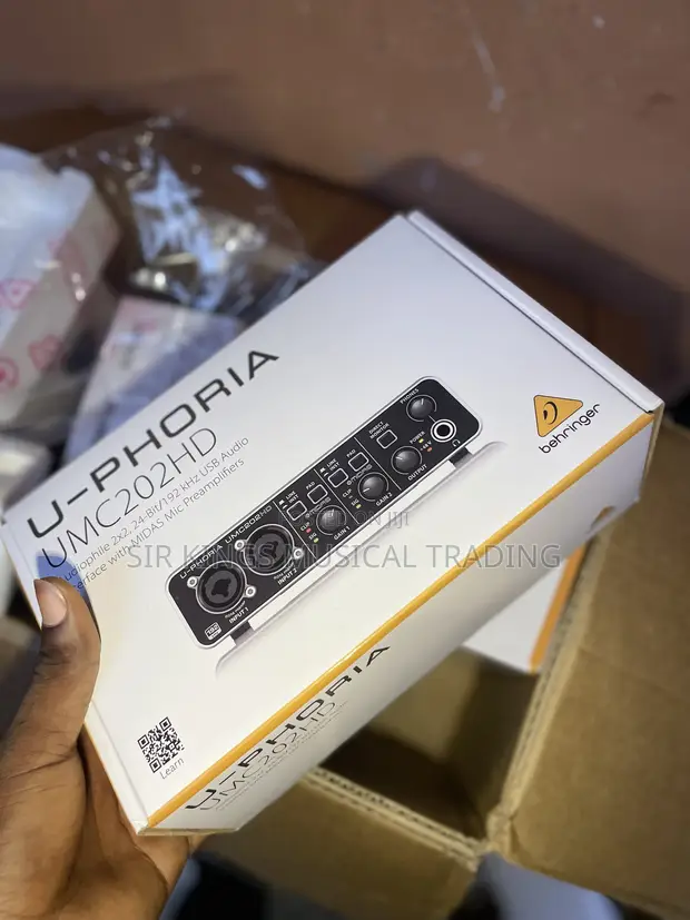 Behringer U-Phoria UMC202HD Audio Interface - 1