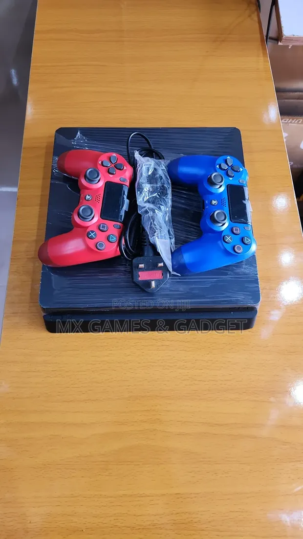 Playstation 4 Slim UK Na Amfani Da Wasanni 8 & Controllers 2 - 1