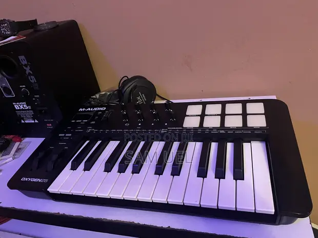 M-Audio Oxygen 25 USB MIDI Keyboard Controller - 1