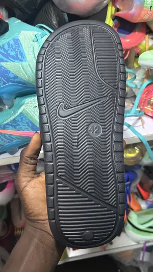 Nike Black Slide da Fitar Farar Logo