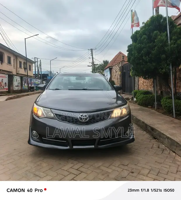 2012 Toyota Camry SE Sedan - 1