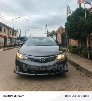 2012 Toyota Camry SE Sedan