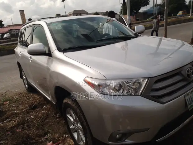 Toyota Highlander SE 2011 Silver - 1