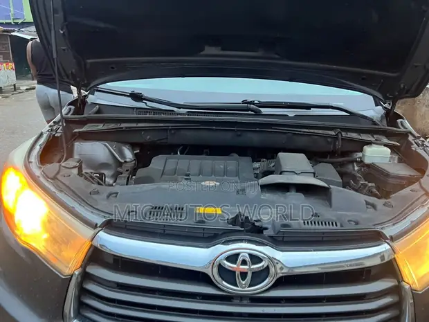 2015 Toyota Highlander LE - 1