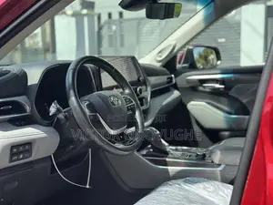 2023 Toyota Highlander Platinum AWD Red