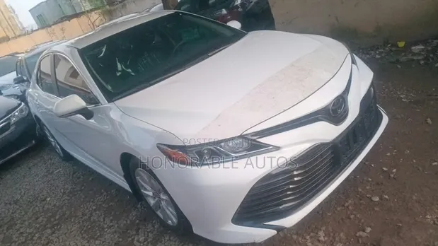 Toyota Camry 2018 White - 1
