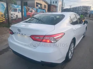 Toyota Camry 2018 White