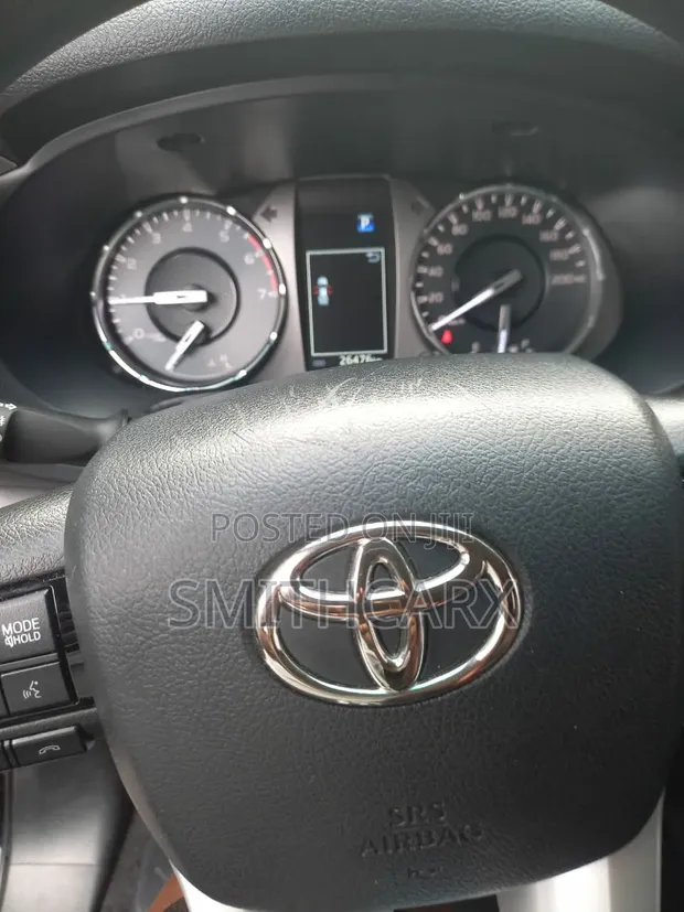 Toyota Hilux 2022 Black - 1