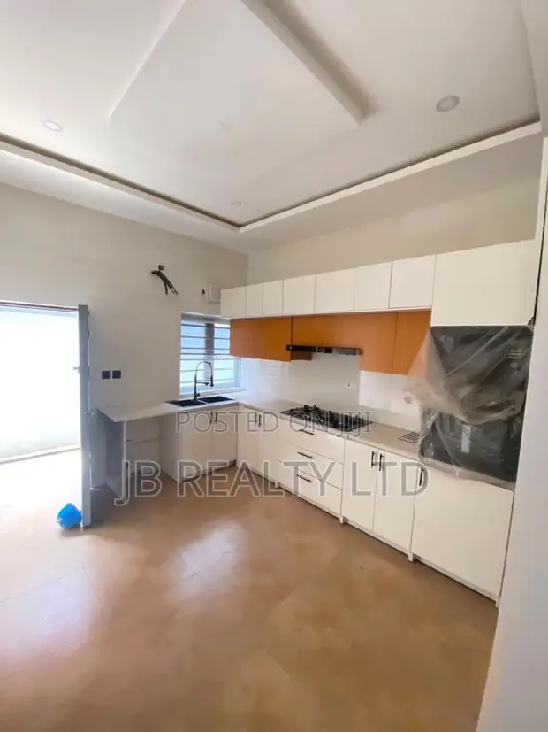 Gidan Kwana 1-Bedroom a Mobil Road Estate, Ajah - 1