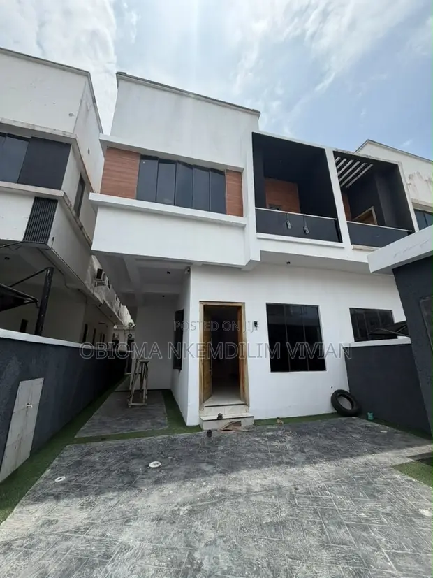 4 Bedroom Semi-Detached Duplex da BQ don Siyarwa a Ikota GRA - 1