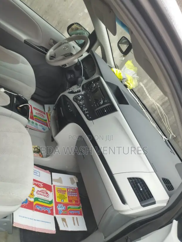 2014 Toyota Sienna LE 8-Passenger Gray - 1