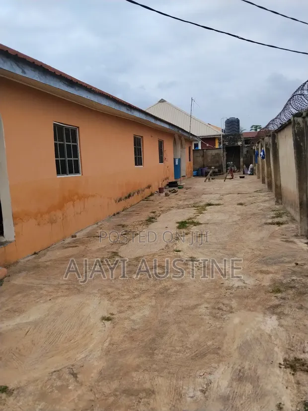 2-Bedroom Block of Flats in Ajipowo Estate, Akure for Sale - 1