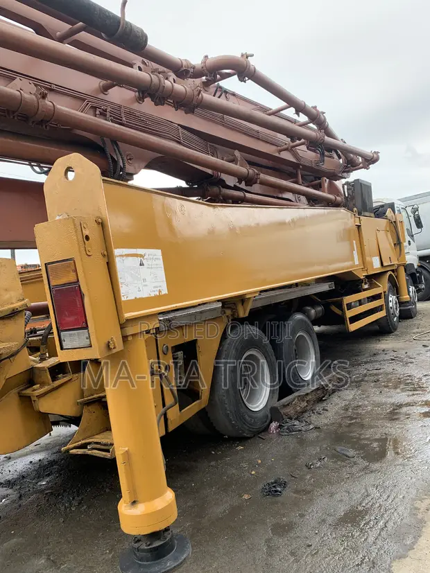 Isuzu Concrete Pump 54 Meters - 1