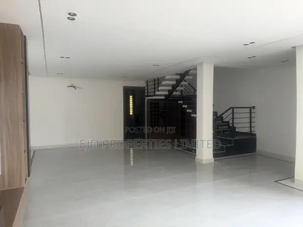 3 Bedroom Duplex with BQ for Rent in Lekki Phase 2 - 1
