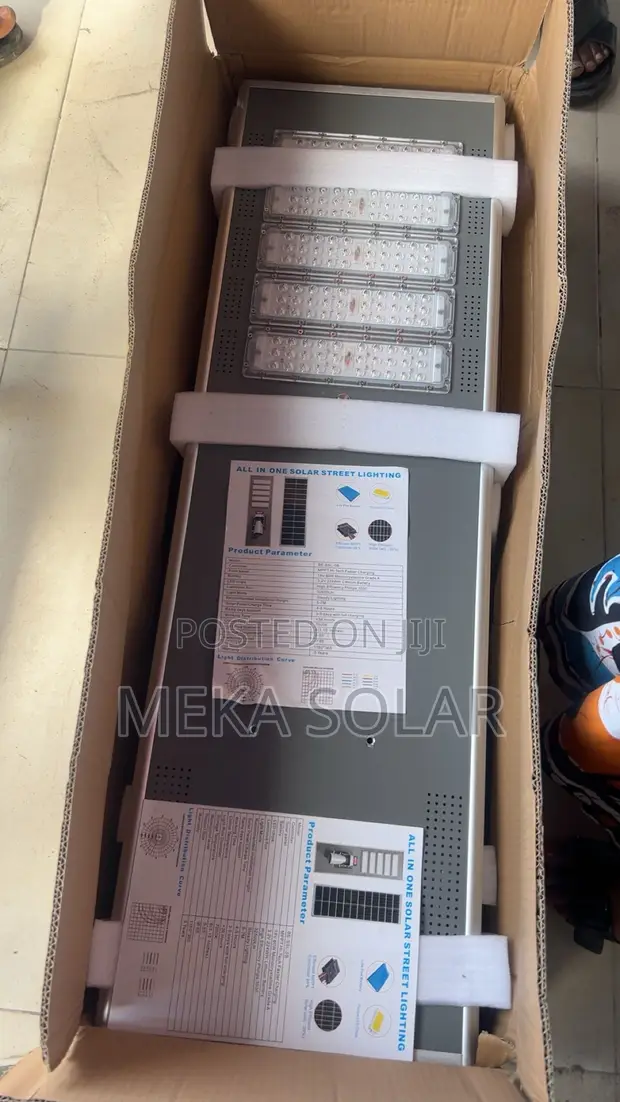 Benita 500W All-in-One Solar Streetlight (Industrial) - 1