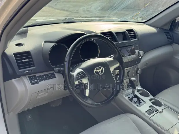 Toyota Highlander Hybrid 2011 Fari - 1