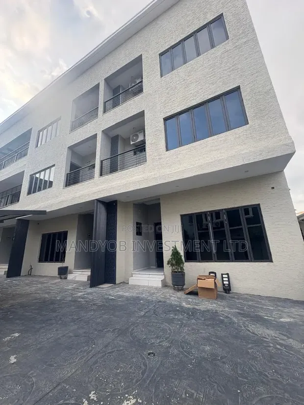 Sabon Gida Mai Dakuna 5 na Terrace Duplex a Jahi - 1