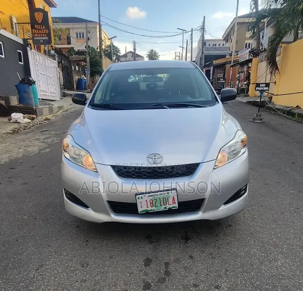 Toyota Matrix 2011 Silver - 1