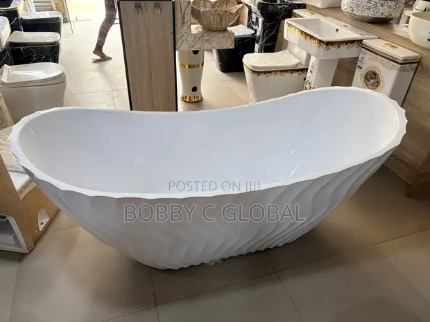 Luxury White Freestanding Bathtub - Rockford England - 1