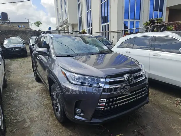 2018 Toyota Highlander XLE 4x2 V6 SUV - 1