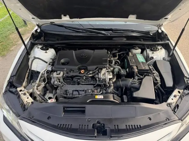 Toyota Camry SE FWD (2.5L) Farar 2018 - 1