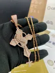 Rosary Cross Pendant Necklace na Rose Gold da VVS Moissanite - 1