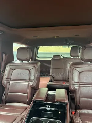 2018 Lincoln Navigator - Foreign Used, Green