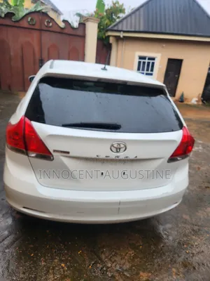Toyota Venza XLE 2010 White