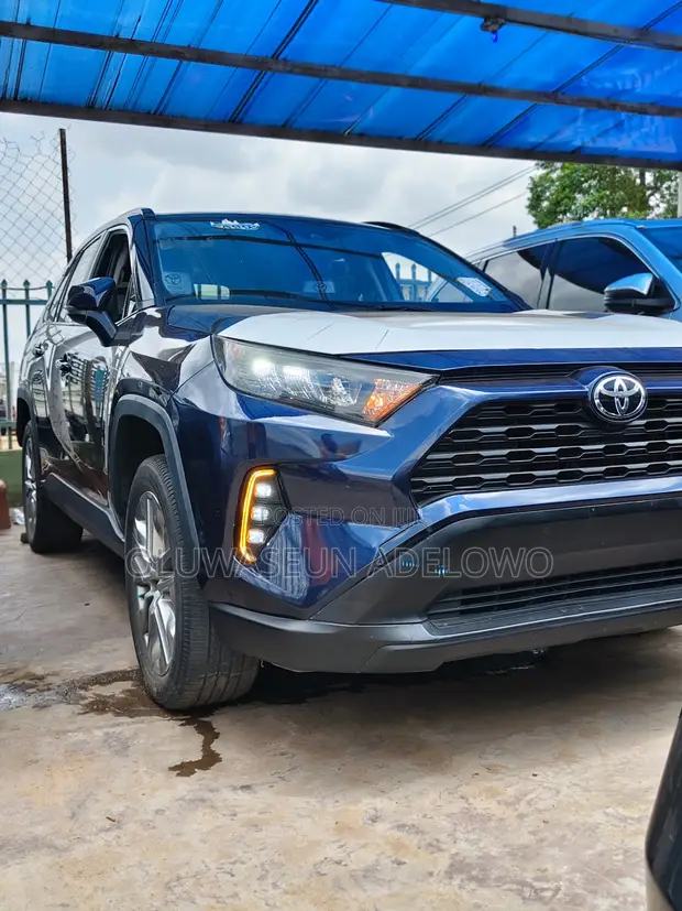 2022 Toyota RAV4 XLE Blue - 1