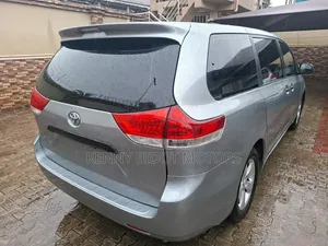 2011 Toyota Sienna Silver